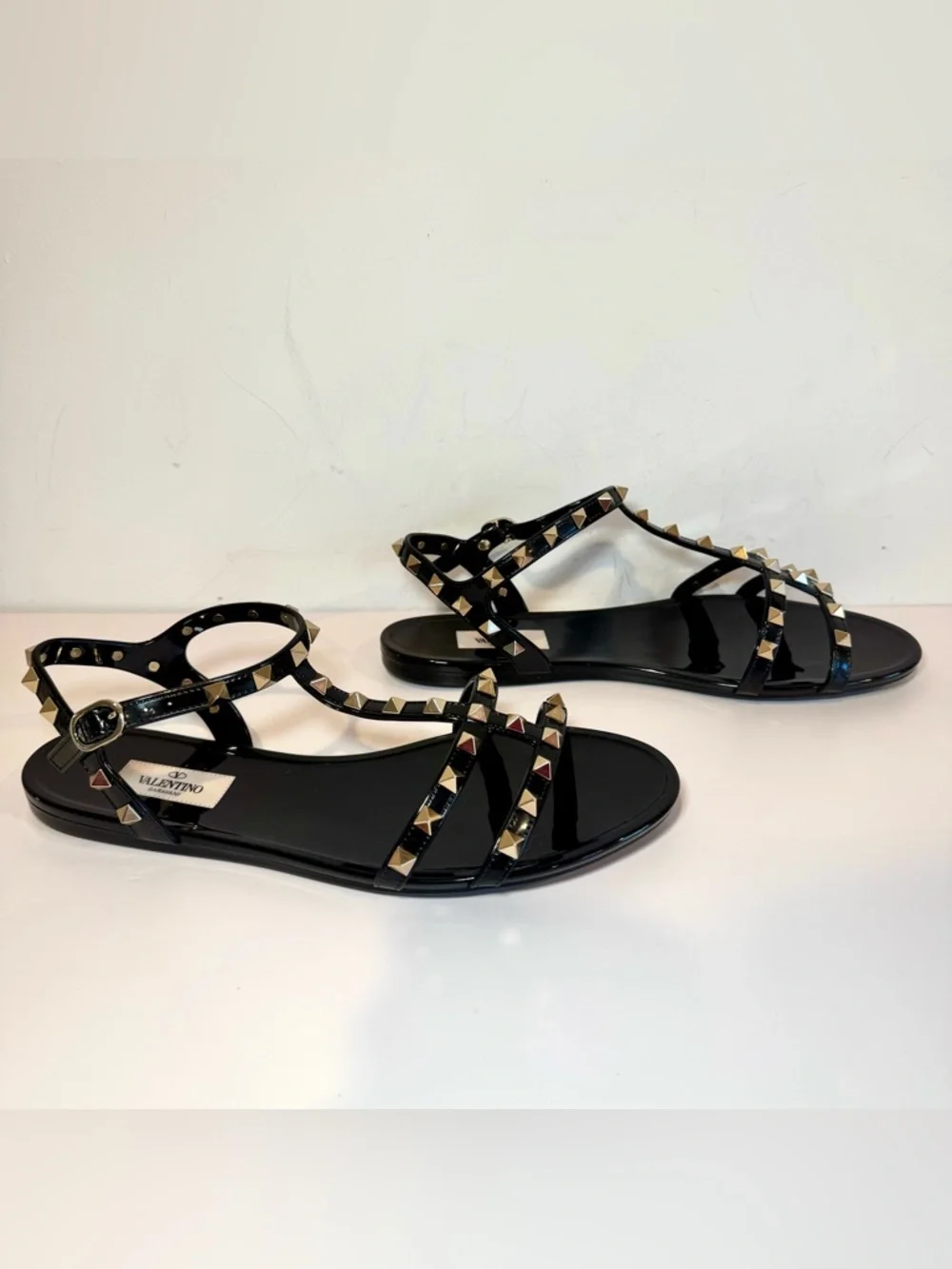 NWT Valentino Garavani Rockstud Black Rubber Sandals, Size 40